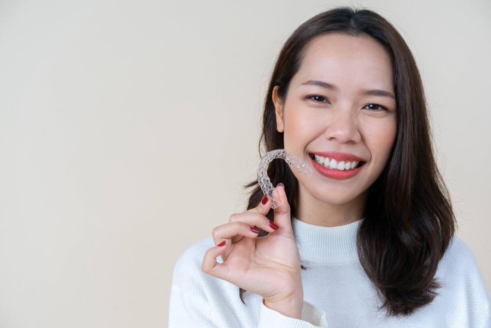 woman using clear aligners 