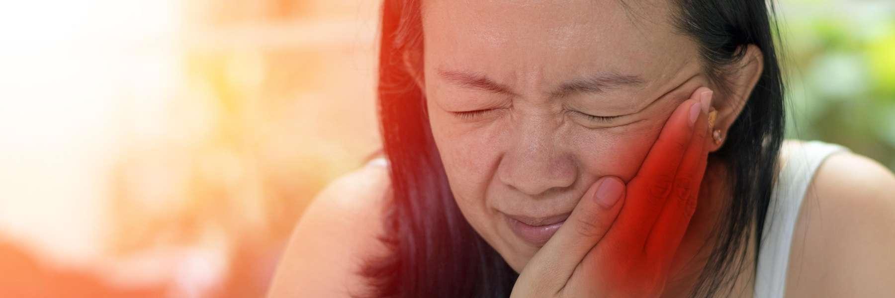woman with tooth pain in lincoln ne