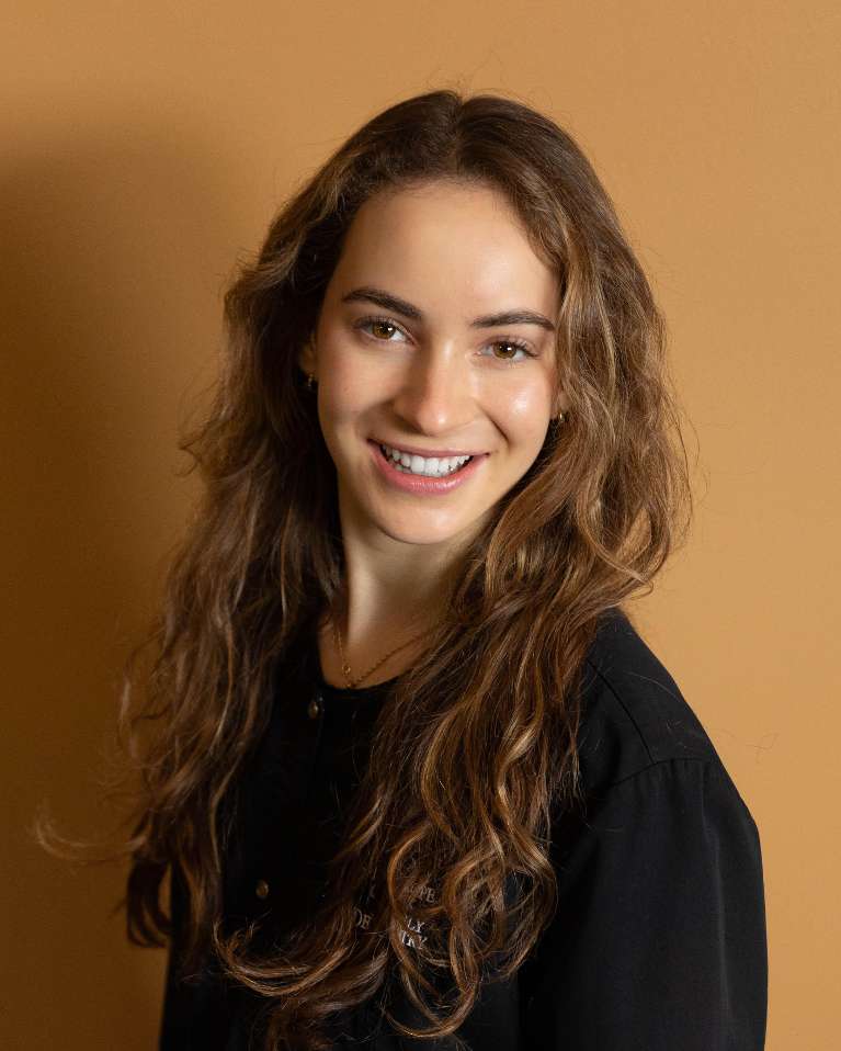Dental Assistant Emma
