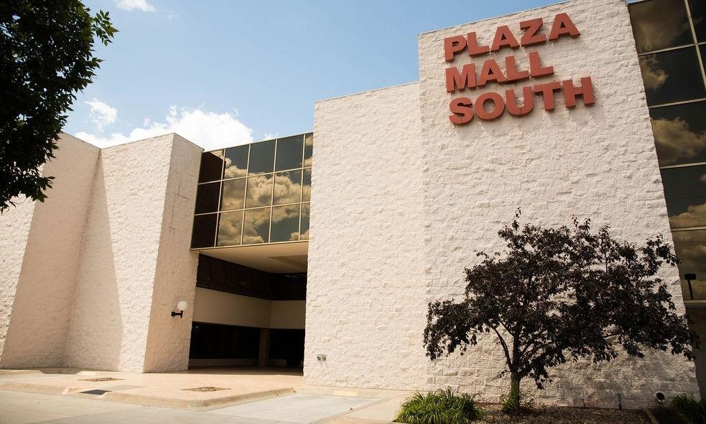 Plaza Mall South building on 40th St in Lincoln, NE